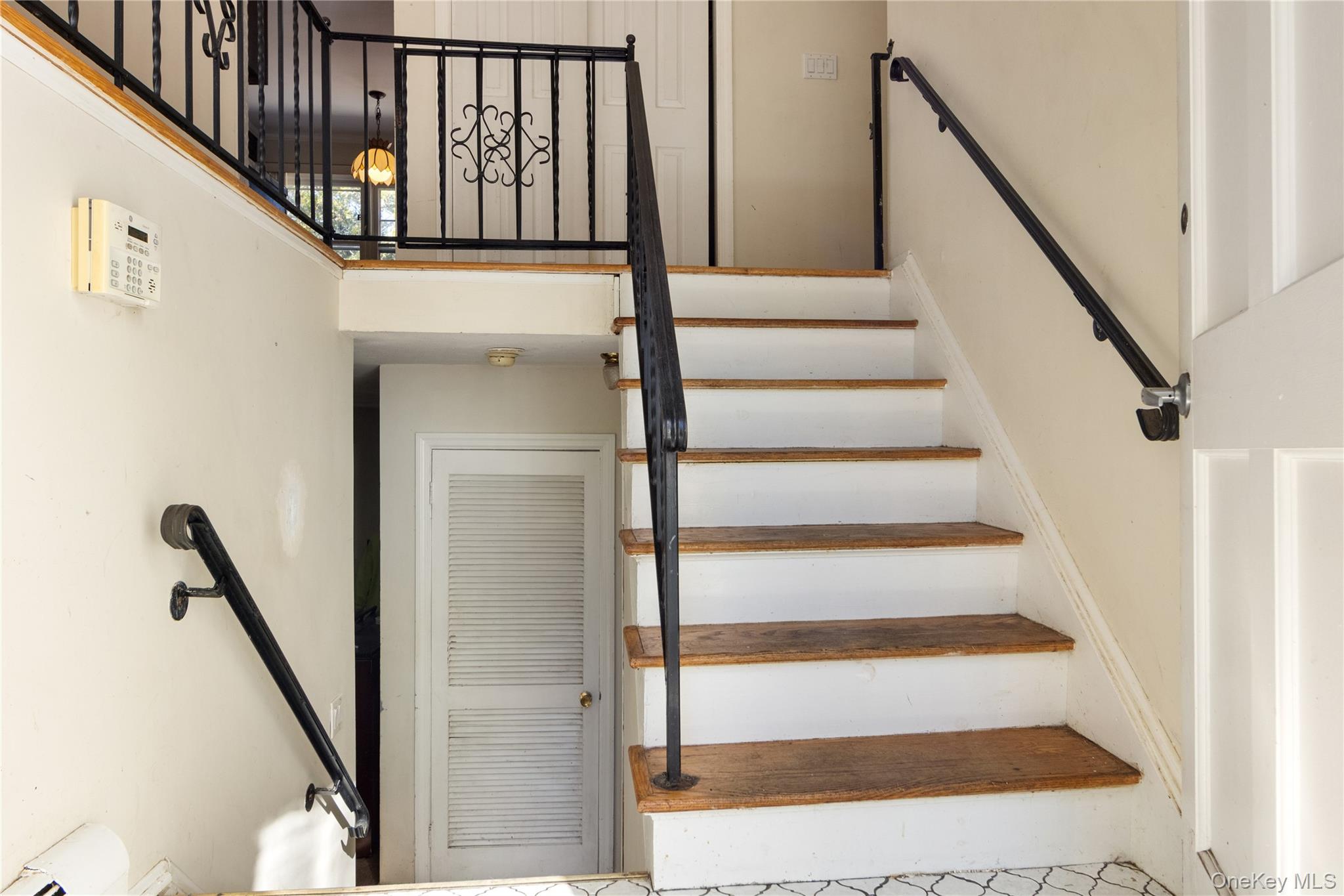 5 Catalpa Court, Bardonia, NY 10954