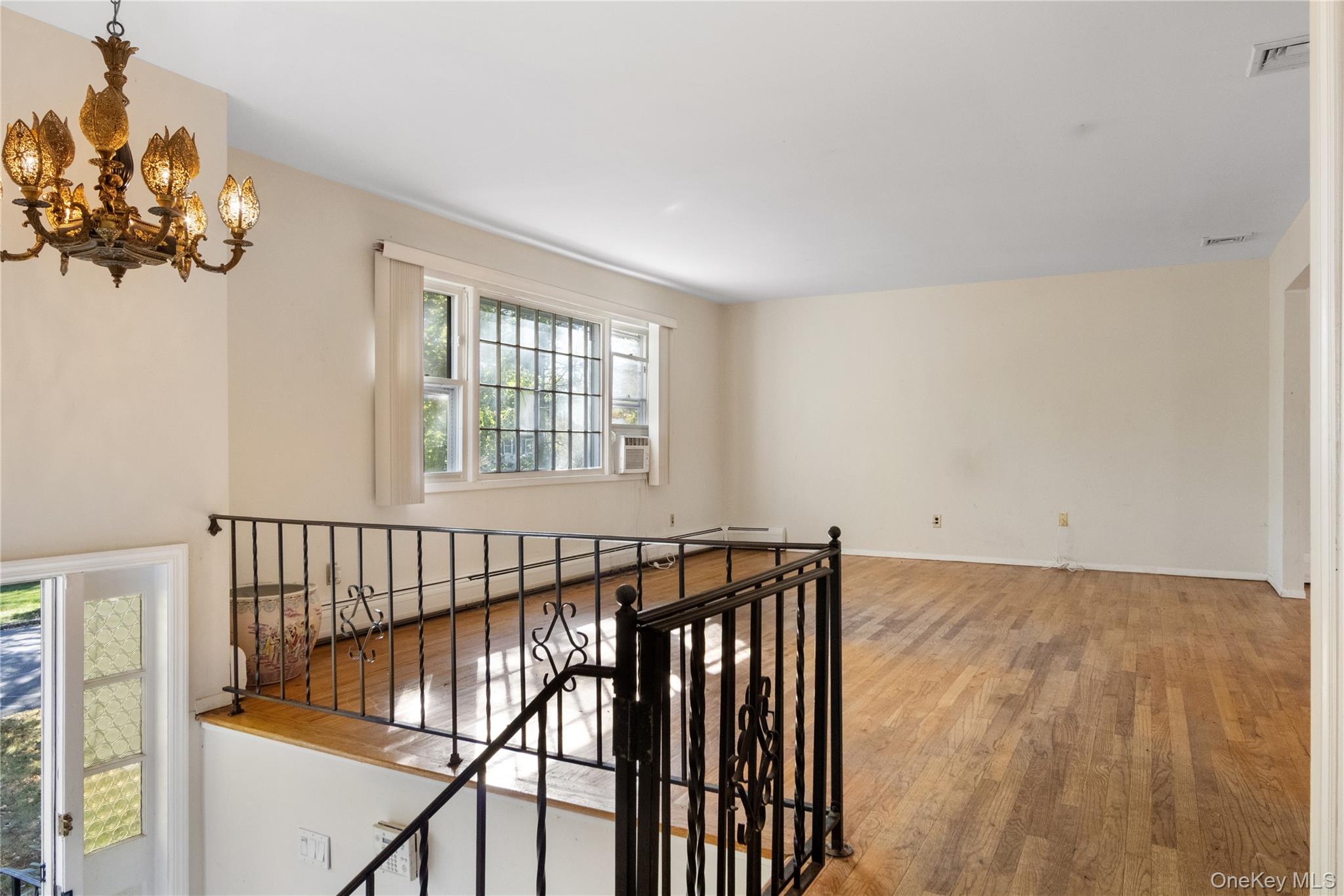 5 Catalpa Court, Bardonia, NY 10954