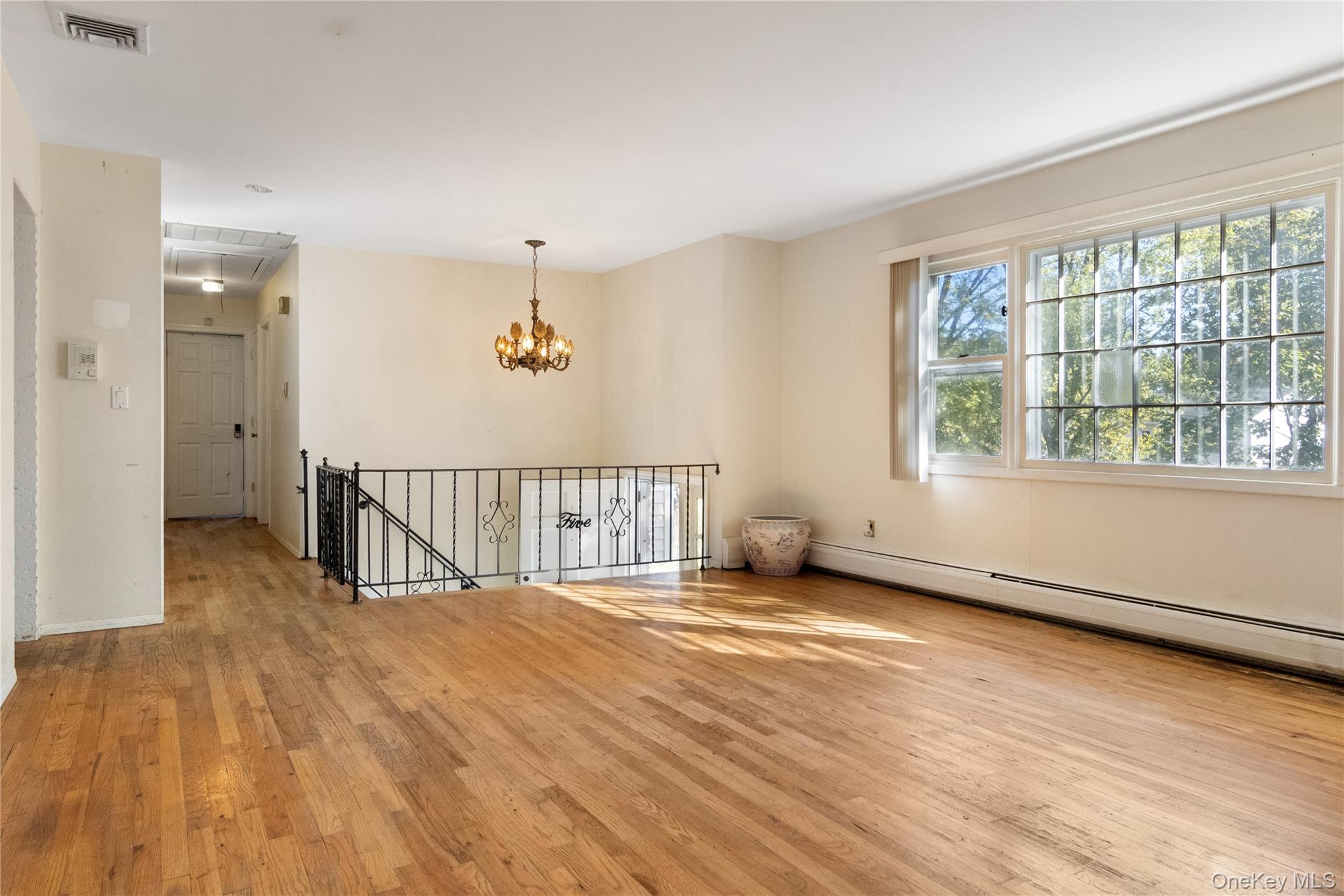 5 Catalpa Court, Bardonia, NY 10954