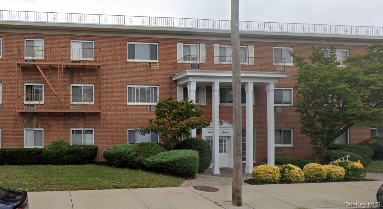 77 Lenox Road, Rockville Centre, NY 11570
