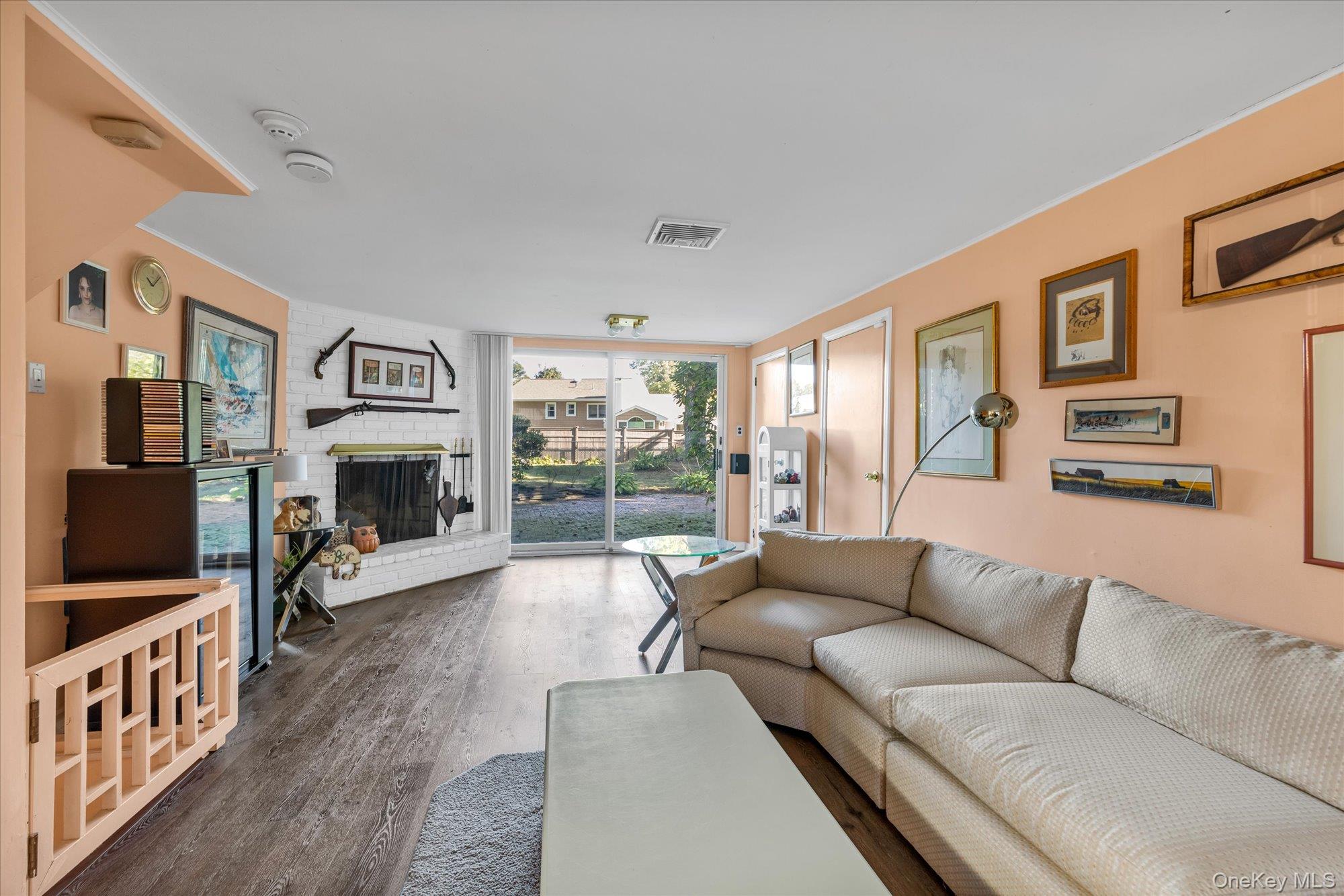 5 Meroke Court, Huntington Station, NY 11746