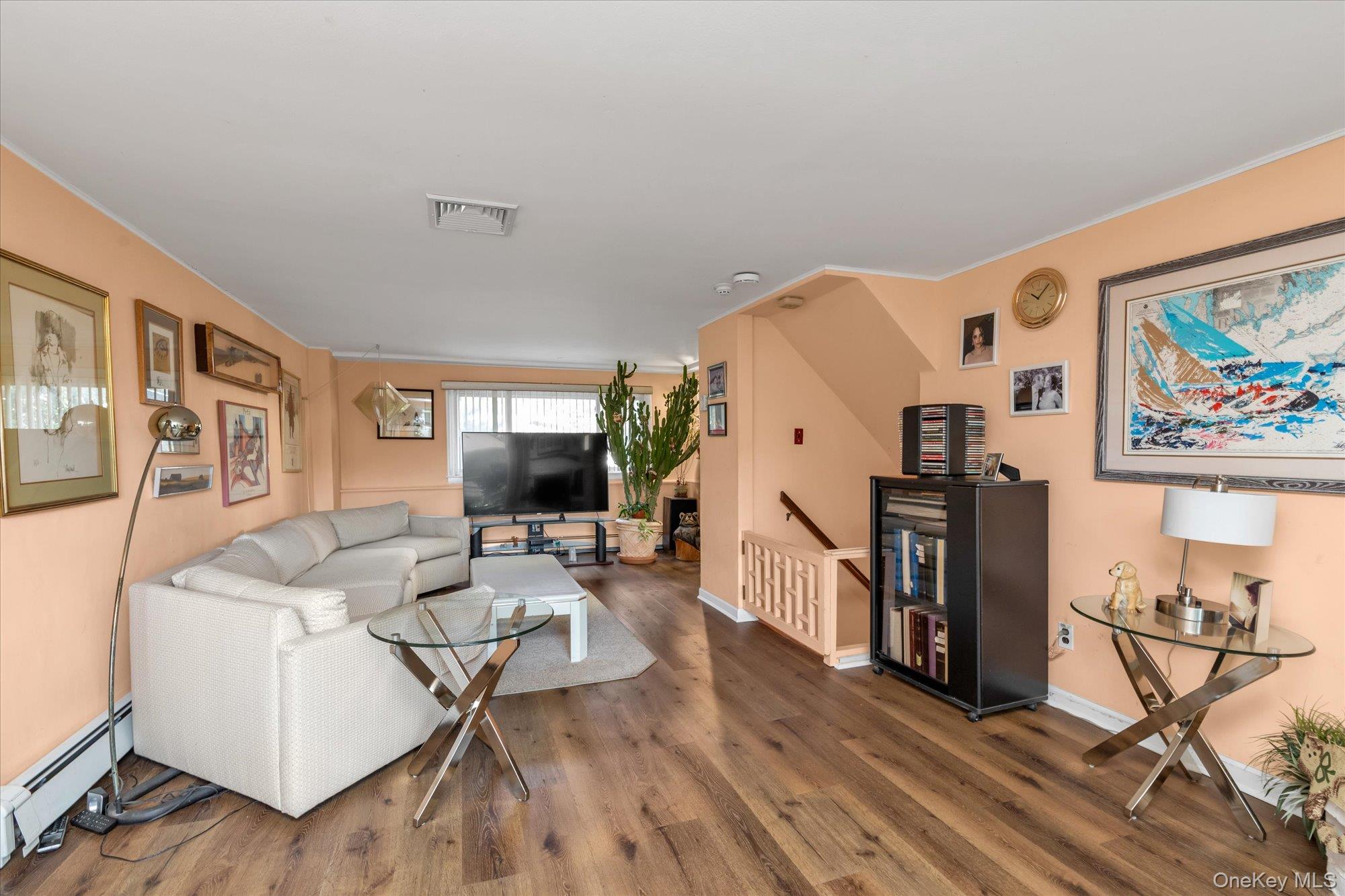 5 Meroke Court, Huntington Station, NY 11746