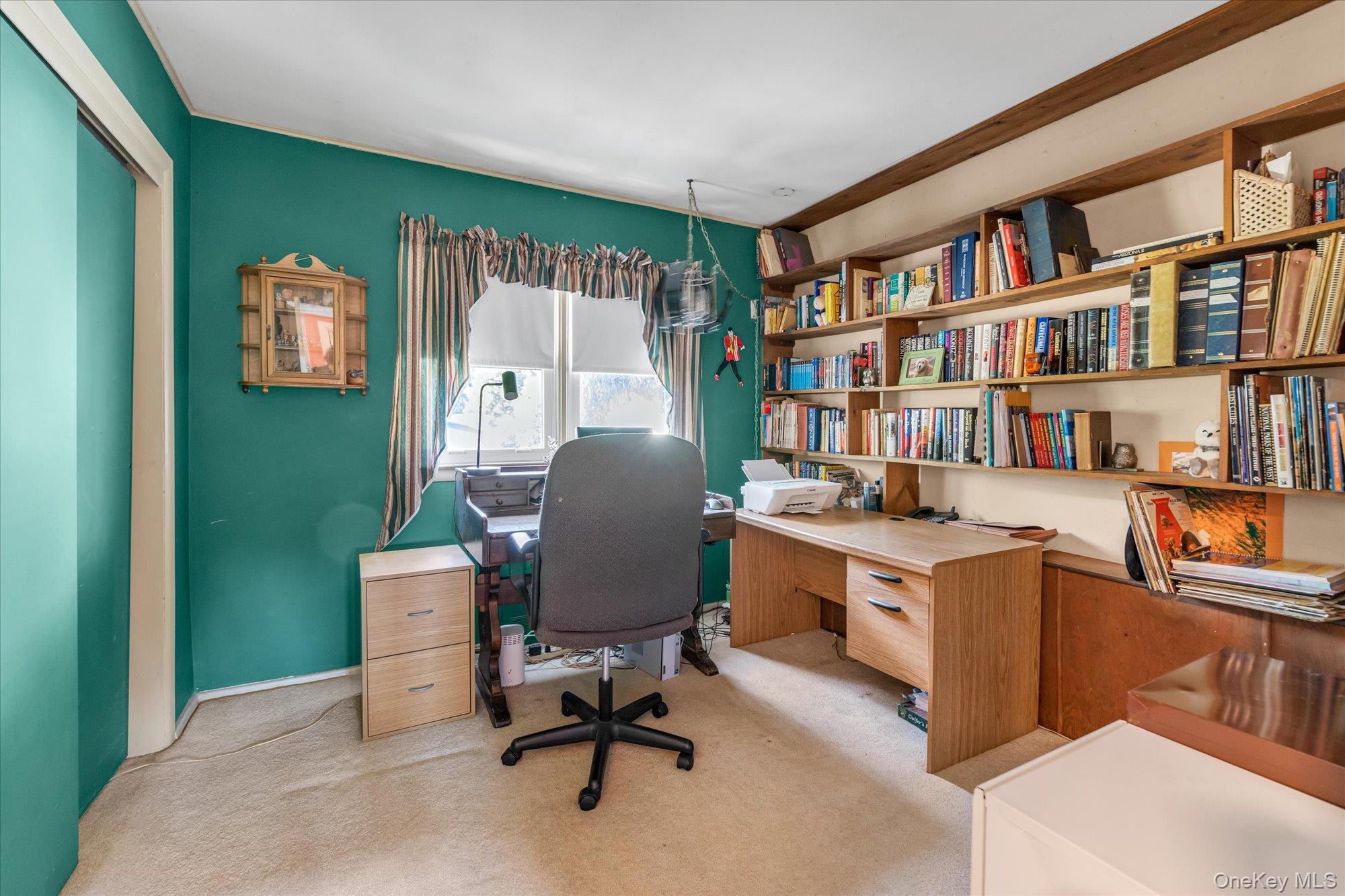 5 Meroke Court, Huntington Station, NY 11746