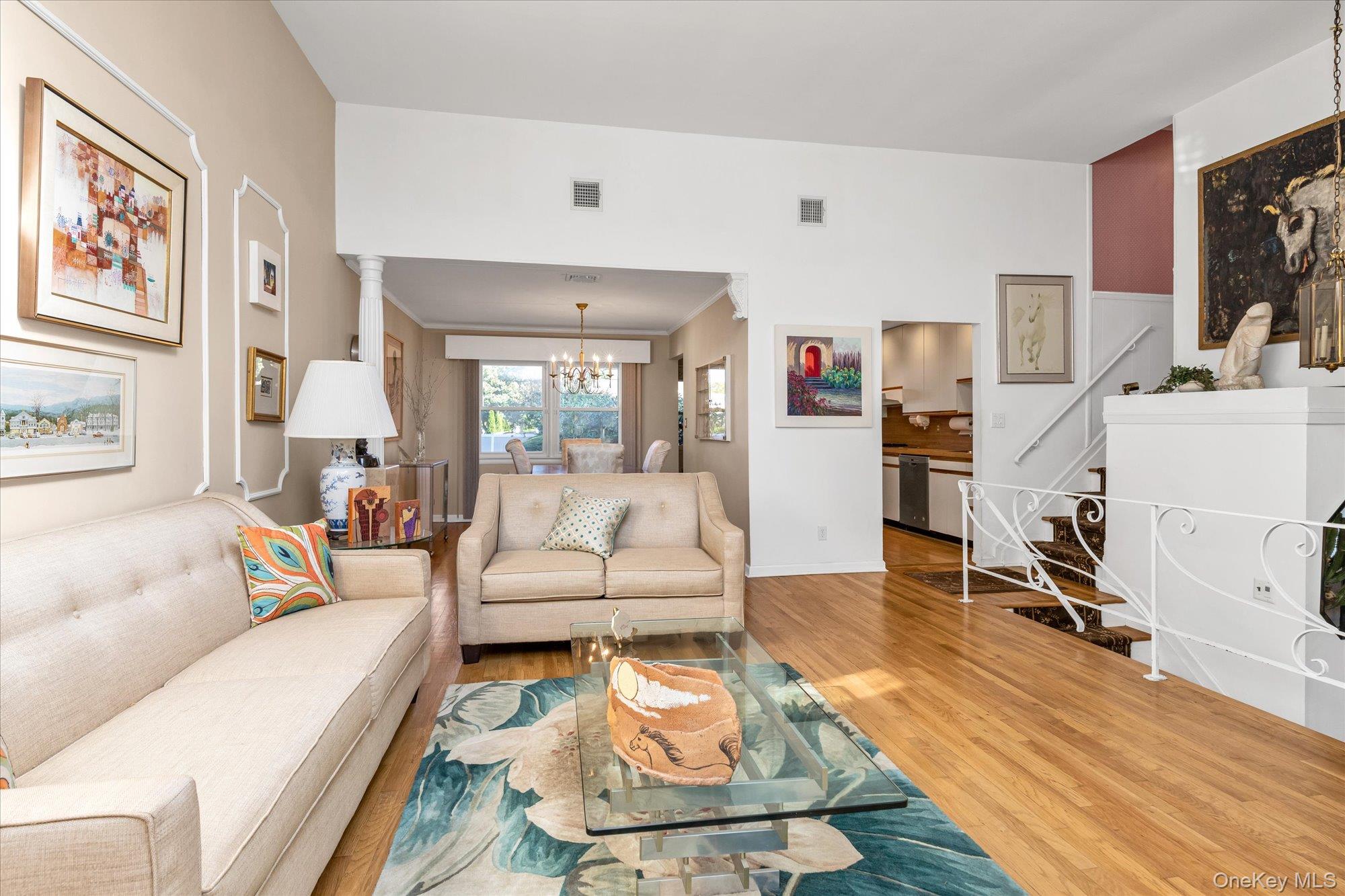 5 Meroke Court, Huntington Station, NY 11746