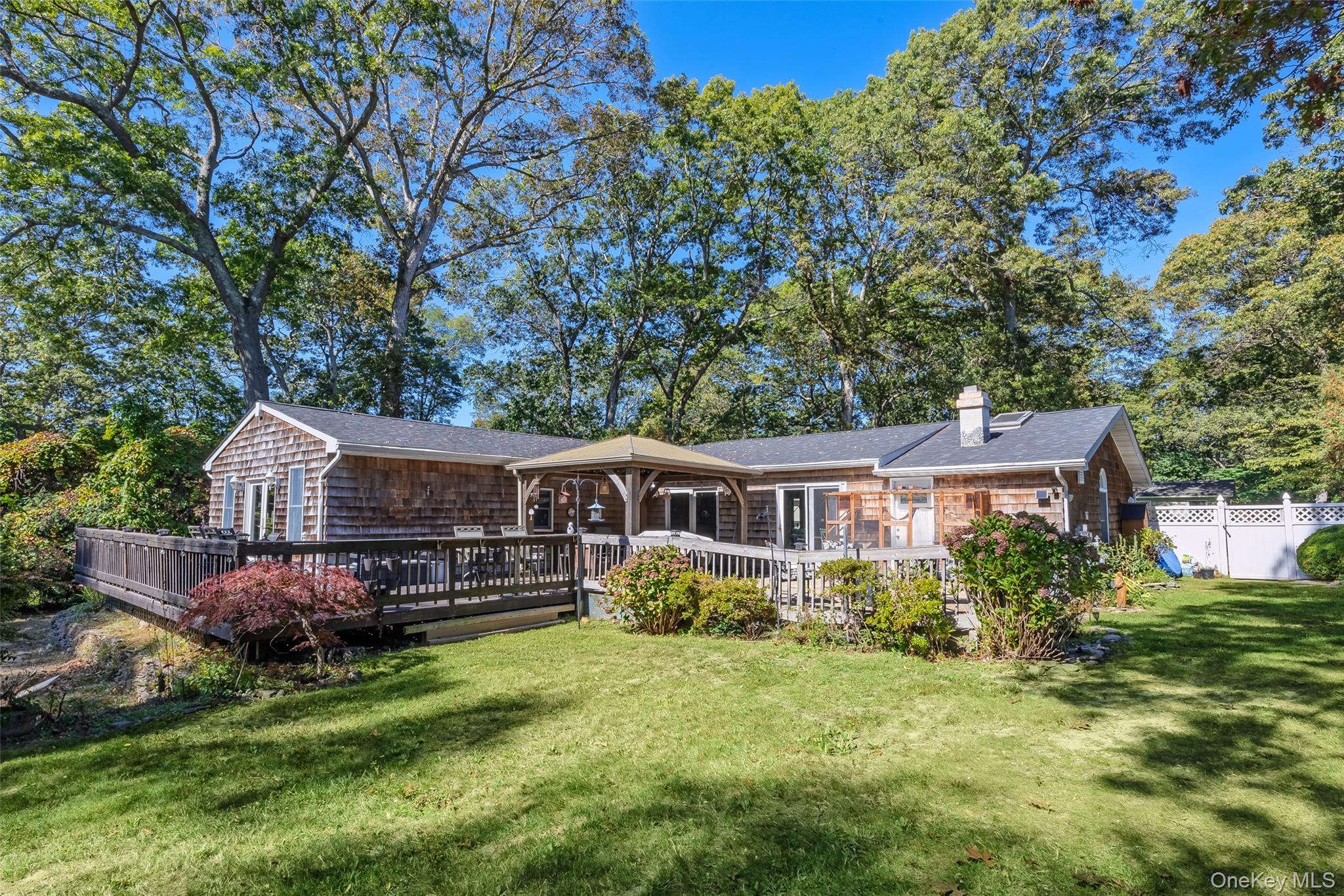 4 Model Court, Rocky Point, NY 11778