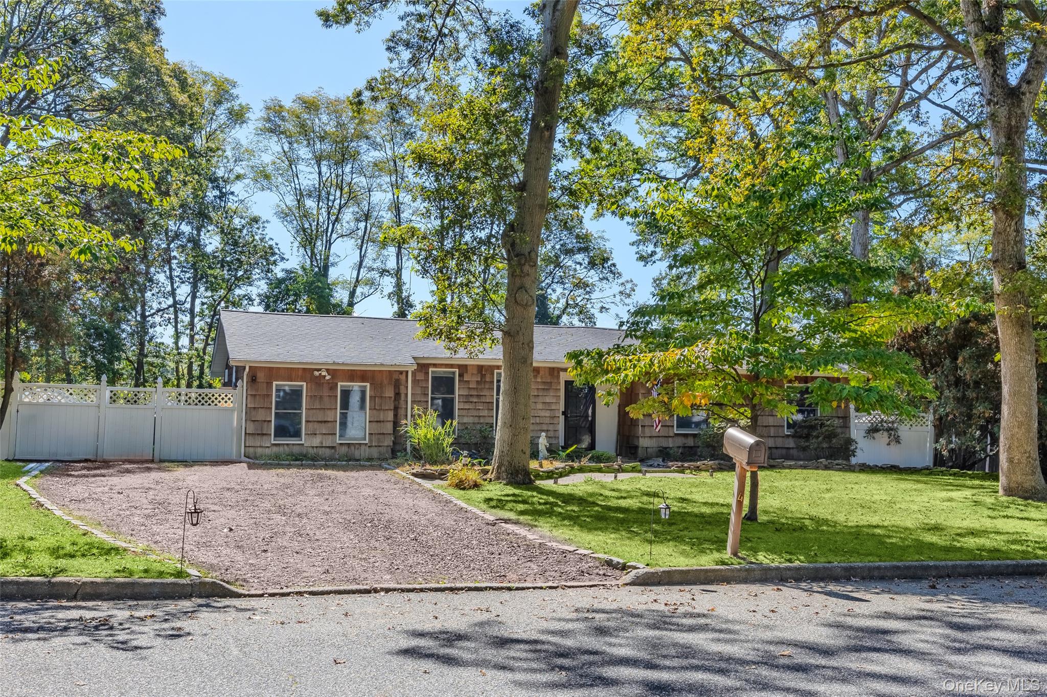 4 Model Court, Rocky Point, NY 11778