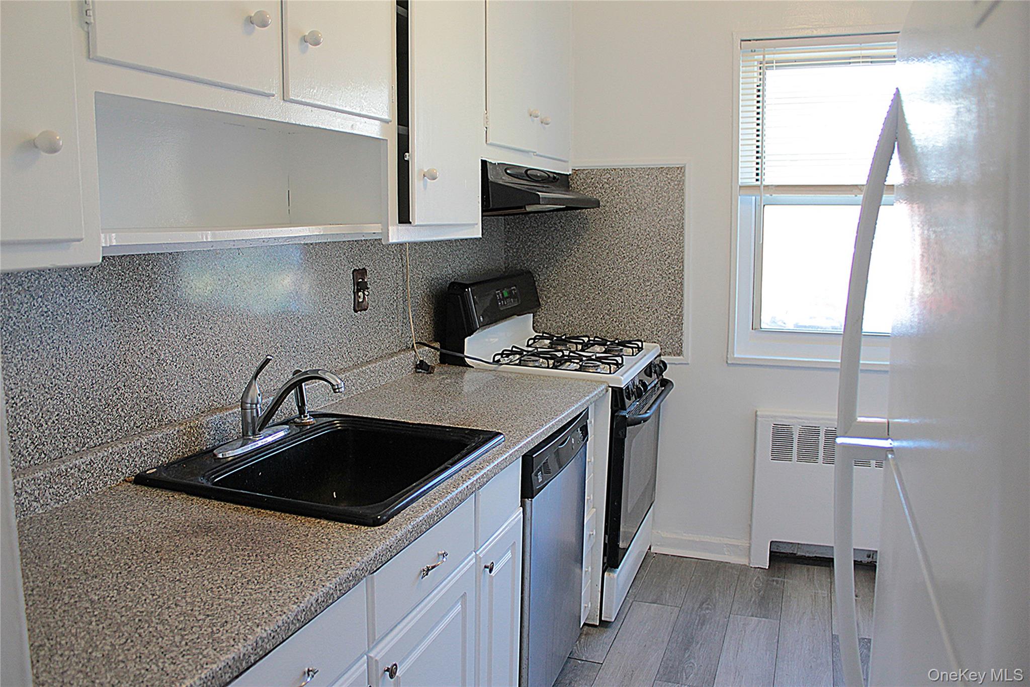 28 DeHaven Drive # 1E, Yonkers, NY 10701