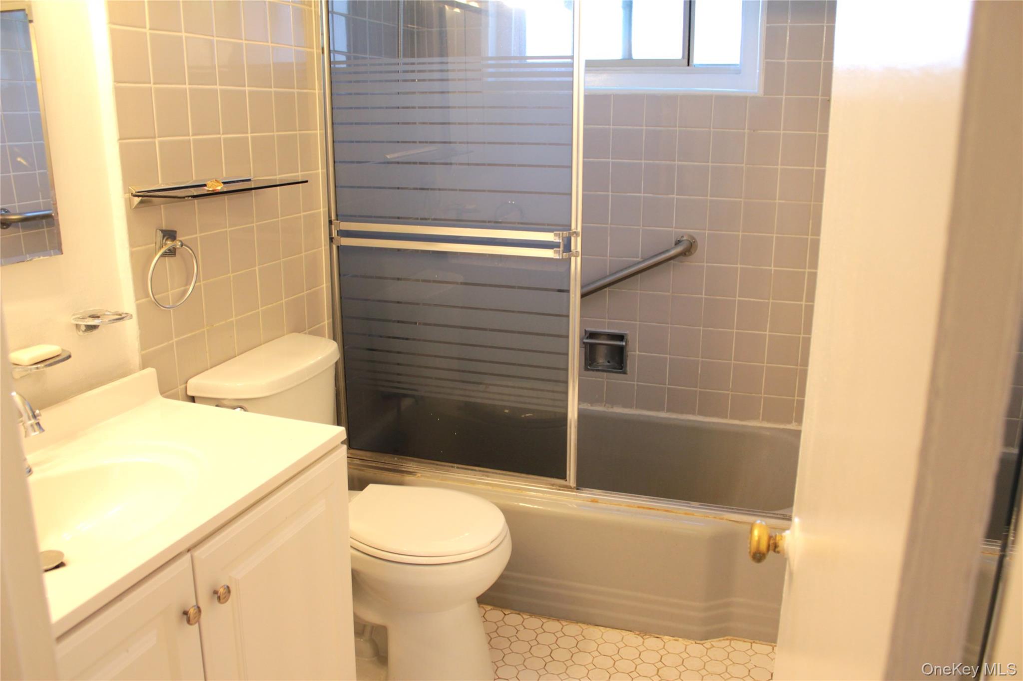 28 DeHaven Drive # 1E, Yonkers, NY 10701