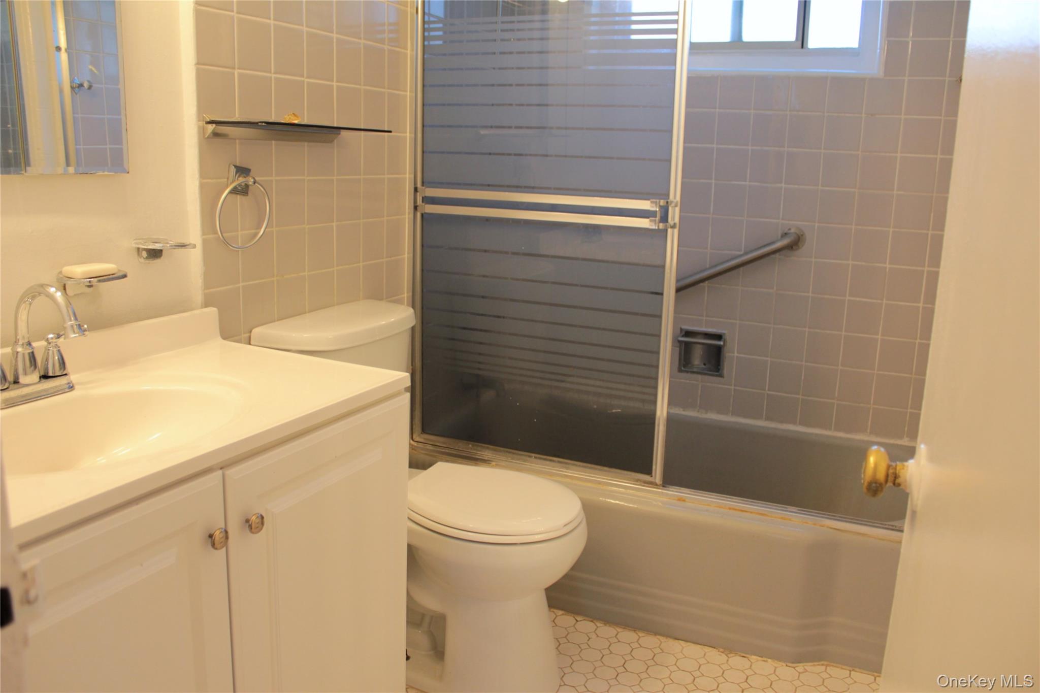 28 DeHaven Drive # 1E, Yonkers, NY 10701