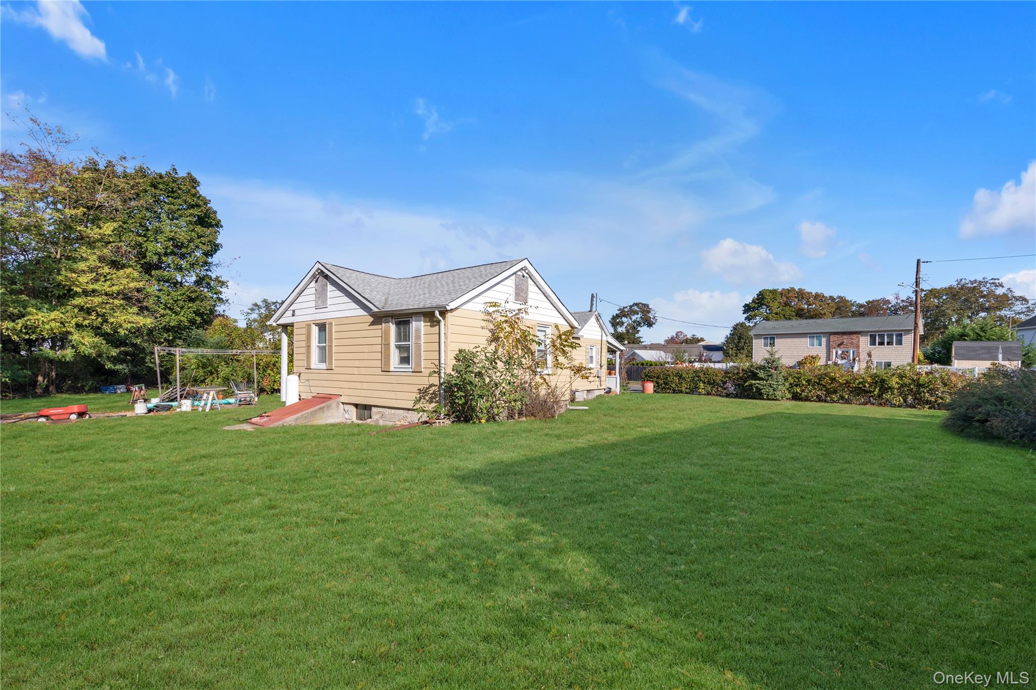 166 & 170 Woodrow Parkway, West Babylon, NY 11704