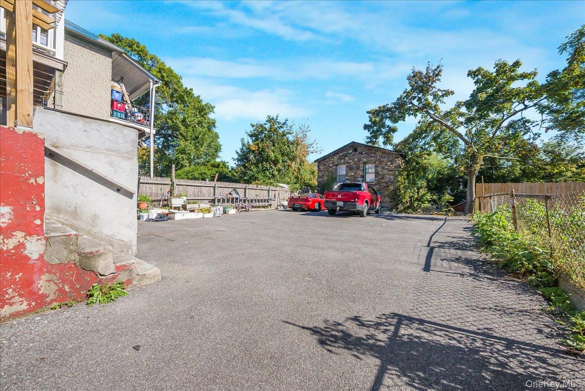 421 S 10th Avenue, Mount Vernon, NY 10550