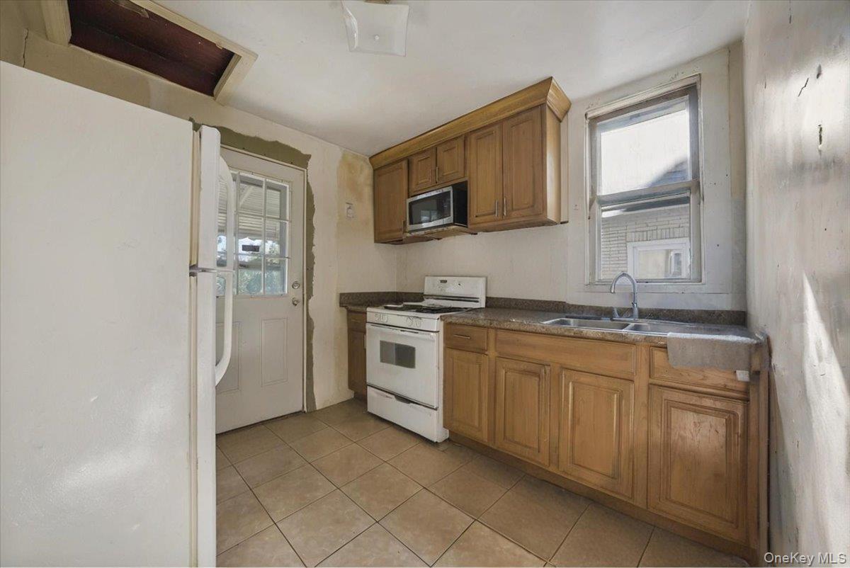 421 S 10th Avenue, Mount Vernon, NY 10550