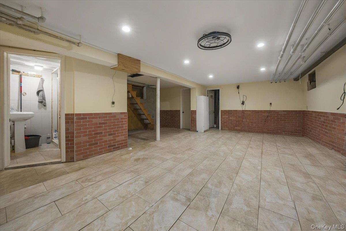 421 S 10th Avenue, Mount Vernon, NY 10550