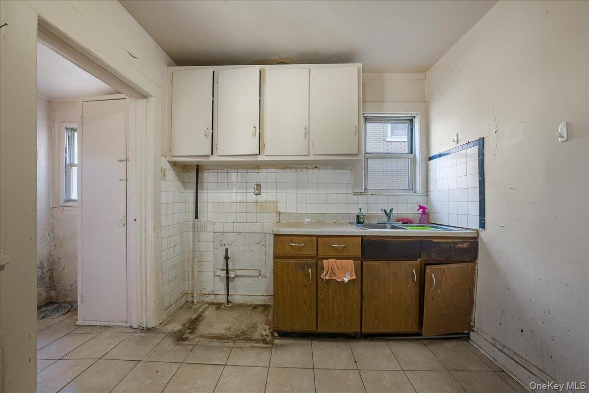 421 S 10th Avenue, Mount Vernon, NY 10550