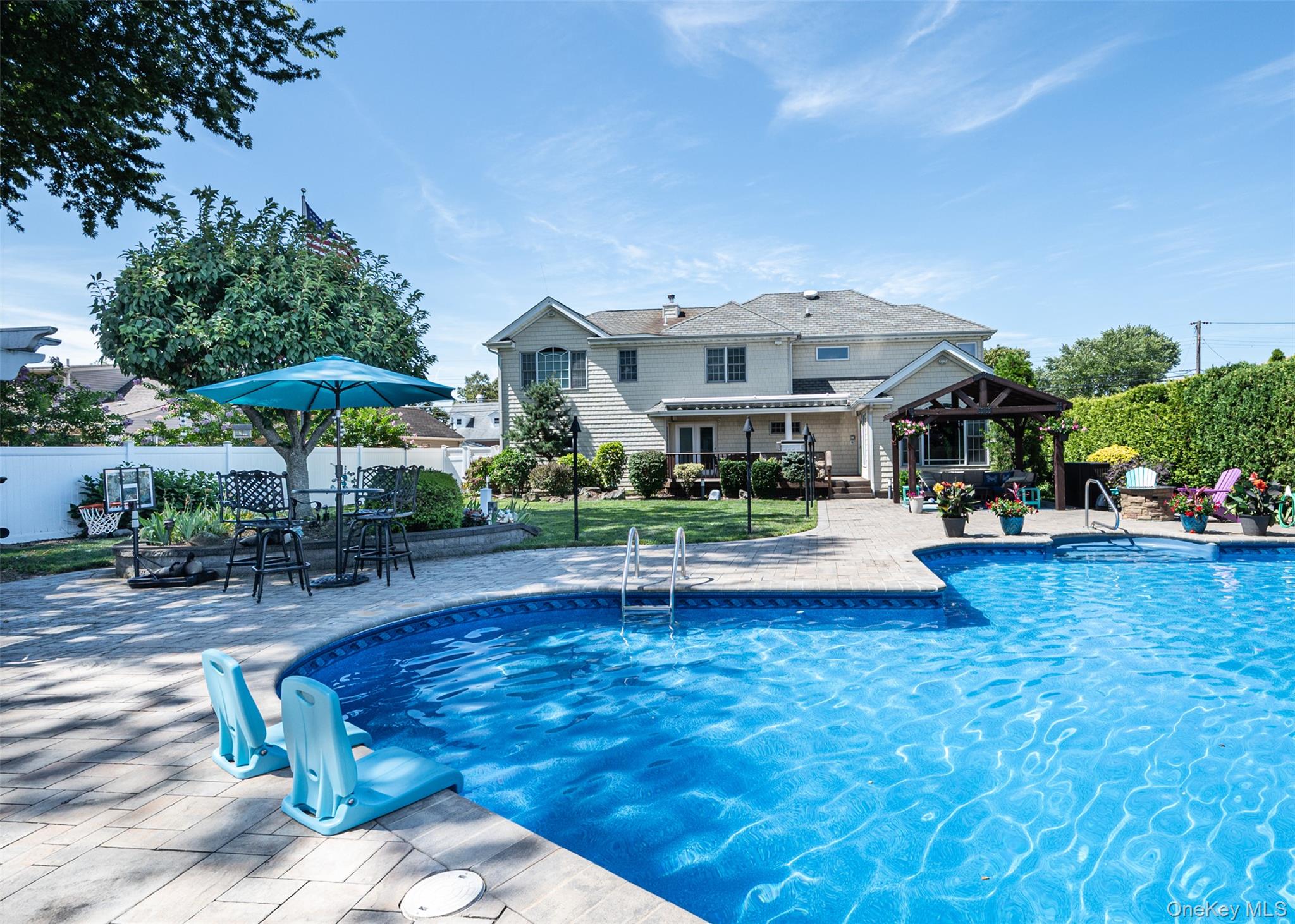 74 Broadway, Bethpage, NY 11714