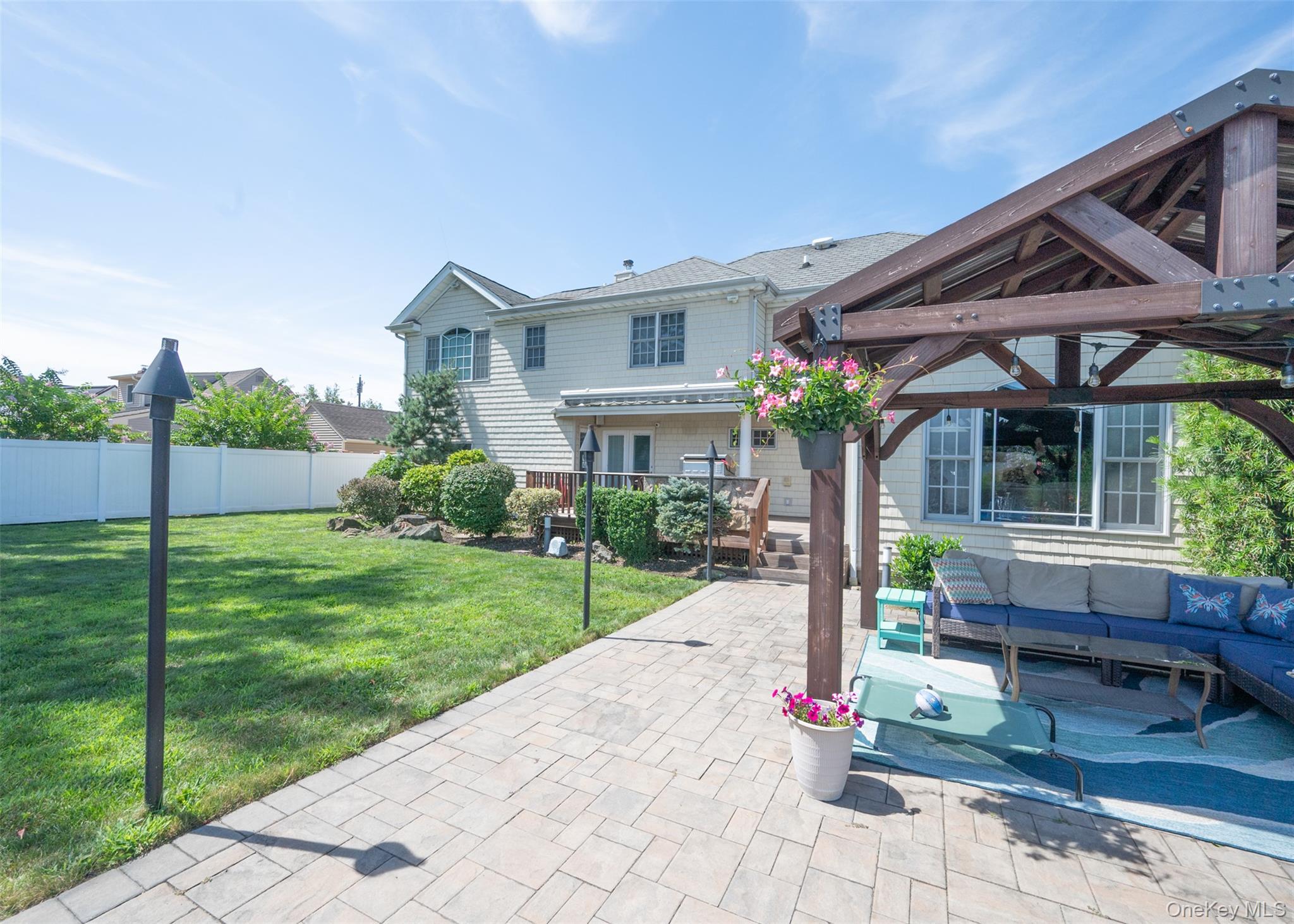 74 Broadway, Bethpage, NY 11714