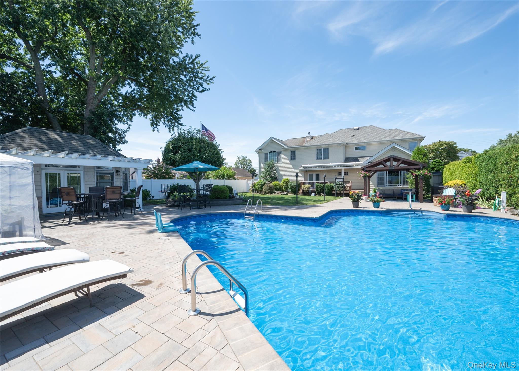 74 Broadway, Bethpage, NY 11714