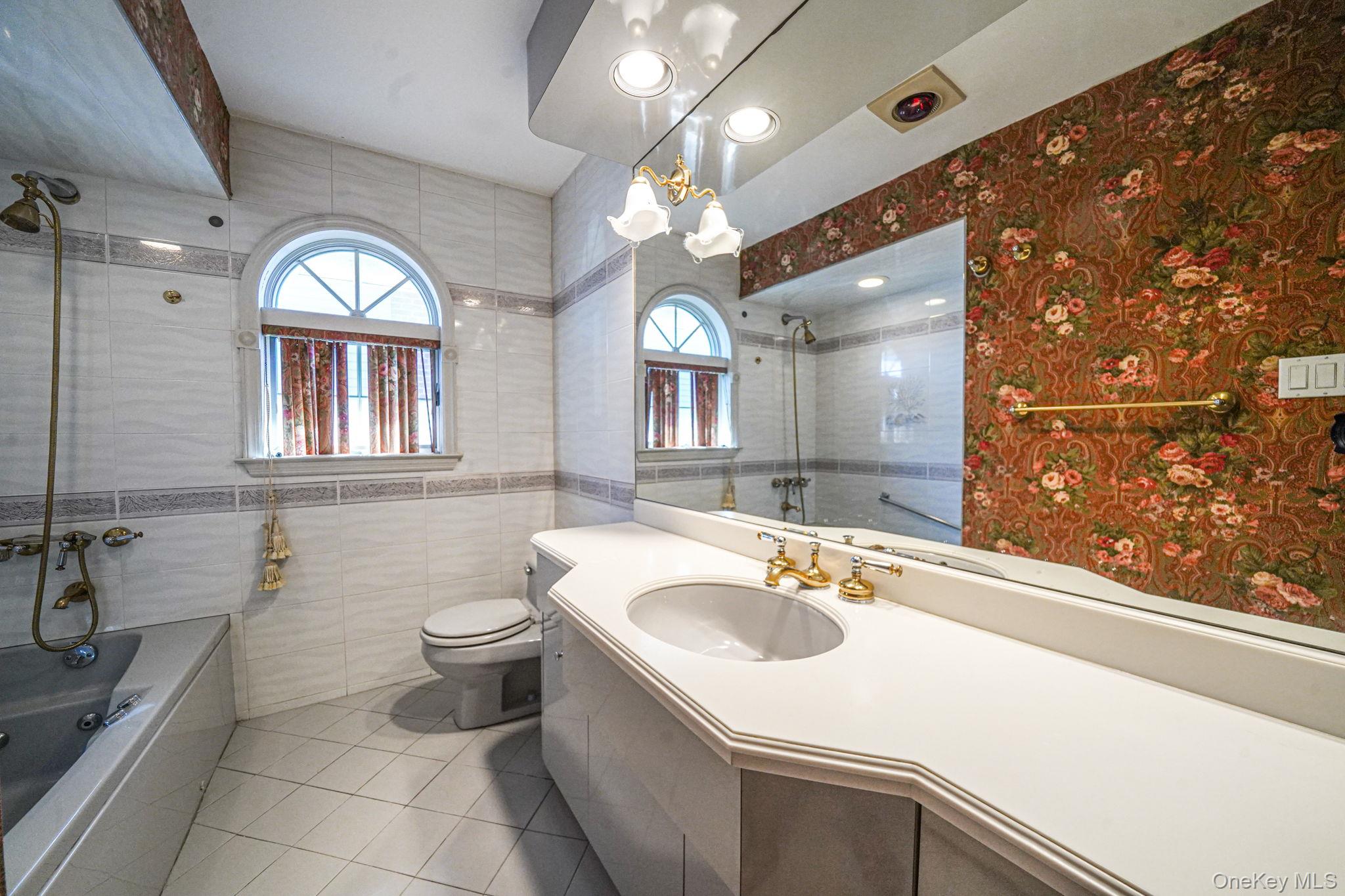 379 Roxbury Road S, Garden City South, NY 11530