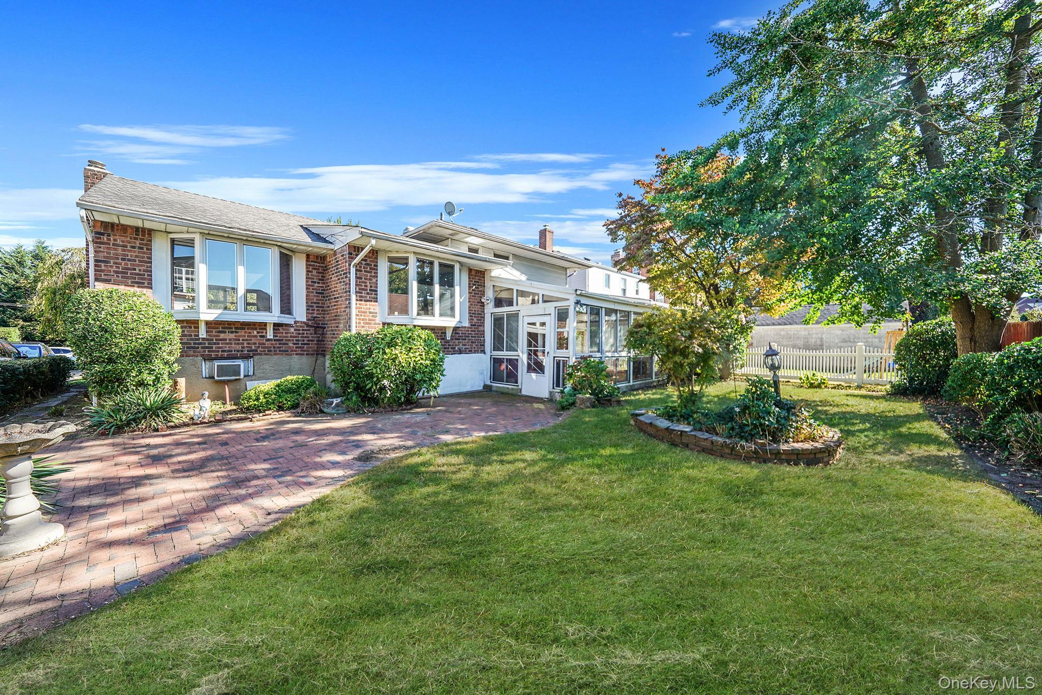 379 Roxbury Road S, Garden City South, NY 11530