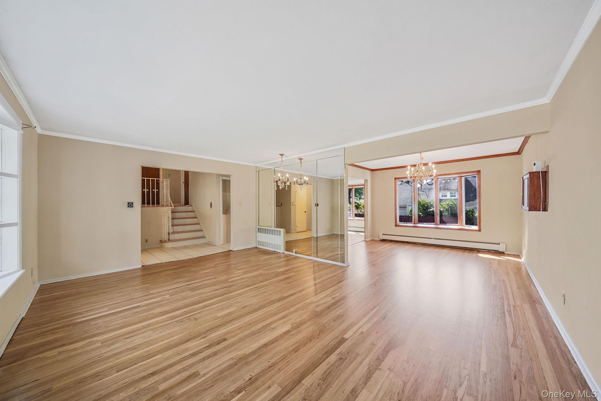 379 Roxbury Road S, Garden City South, NY 11530