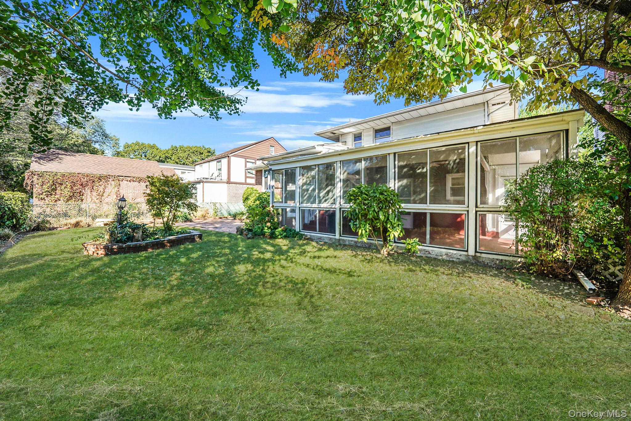 379 Roxbury Road S, Garden City South, NY 11530