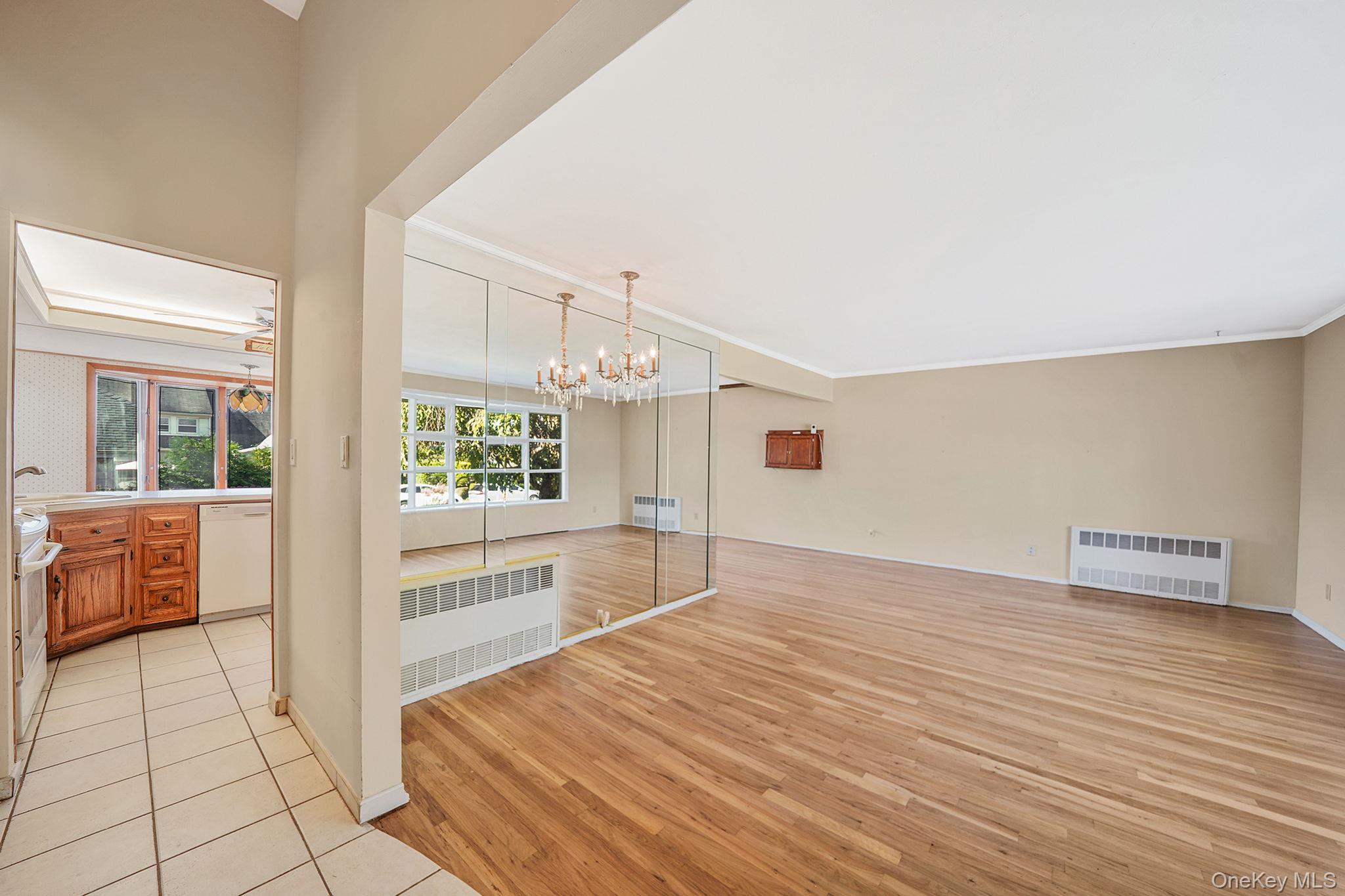 379 Roxbury Road S, Garden City South, NY 11530