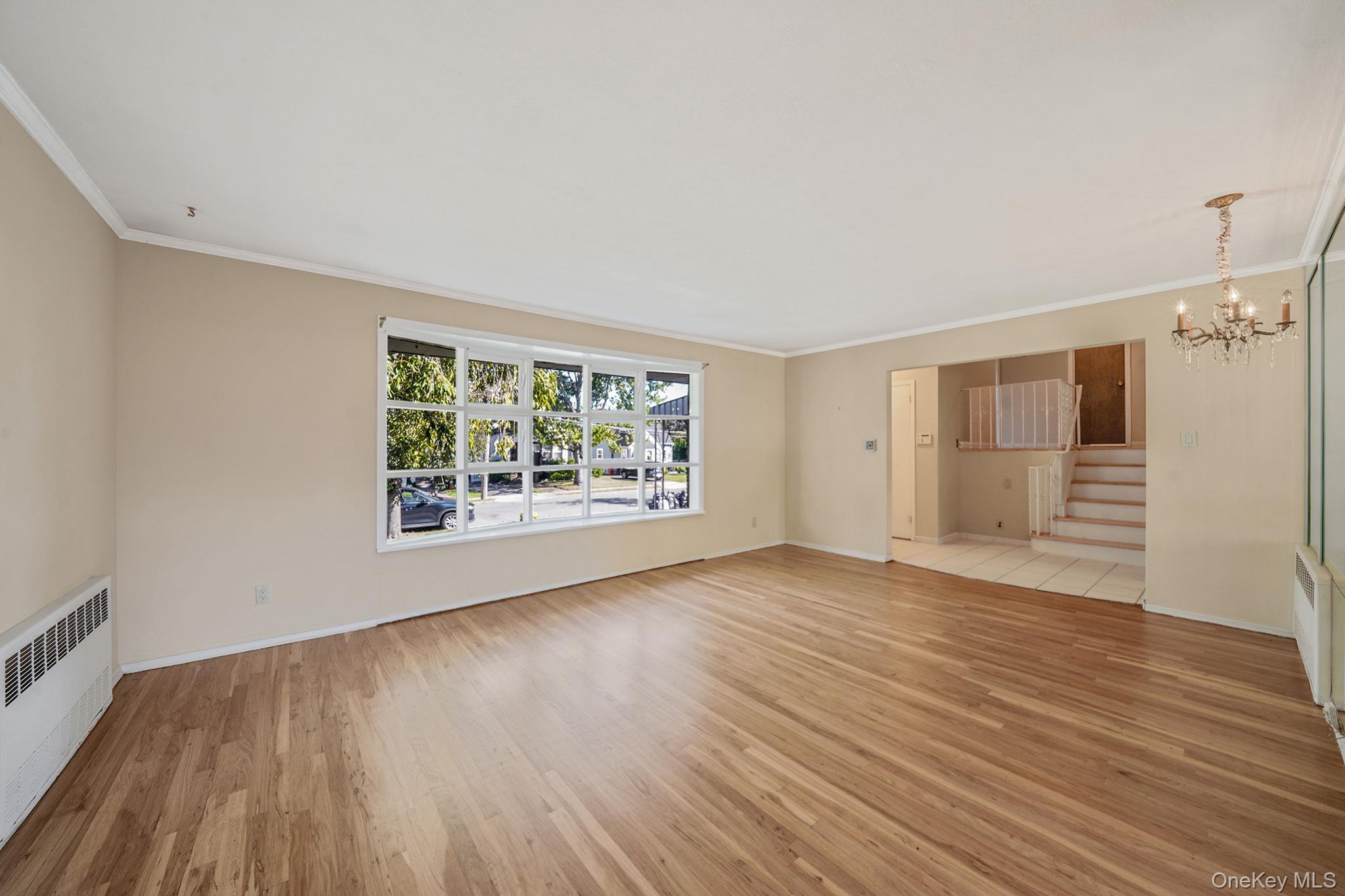 379 Roxbury Road S, Garden City South, NY 11530