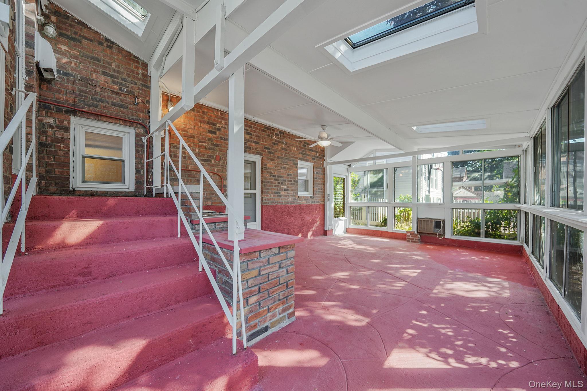 379 Roxbury Road S, Garden City South, NY 11530