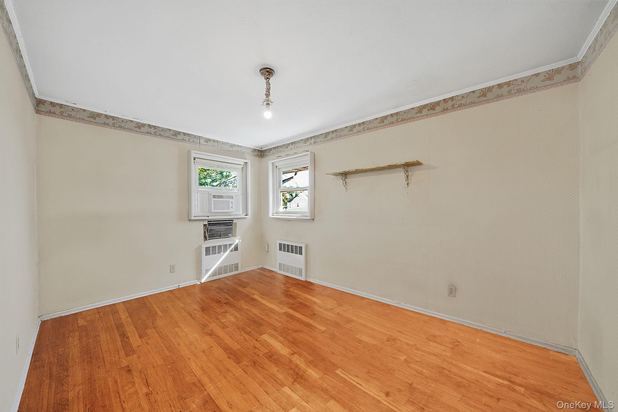 379 Roxbury Road S, Garden City South, NY 11530