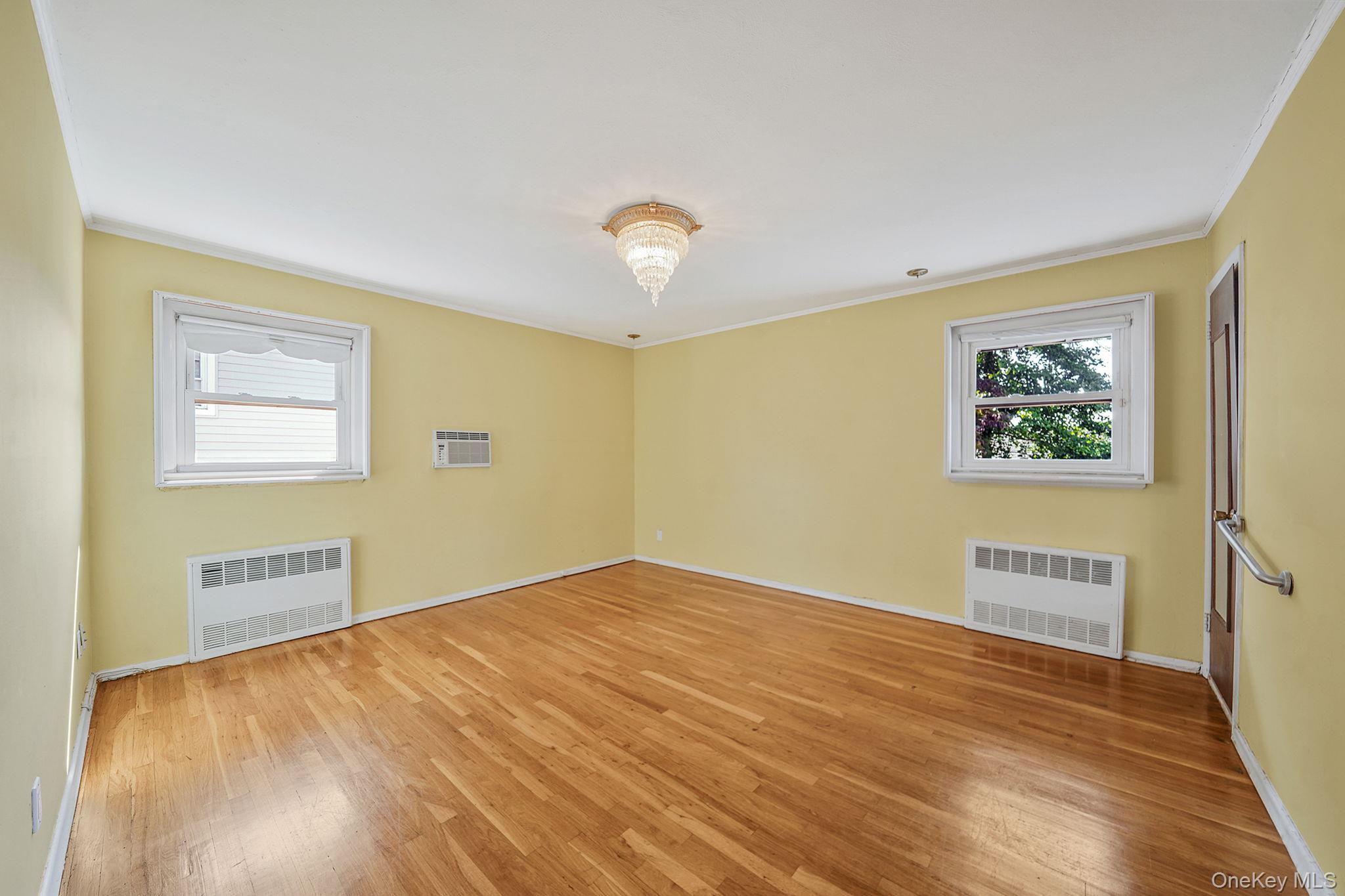 379 Roxbury Road S, Garden City South, NY 11530