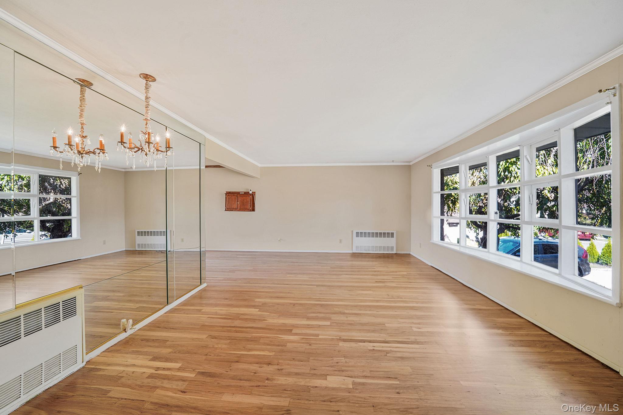 379 Roxbury Road S, Garden City South, NY 11530