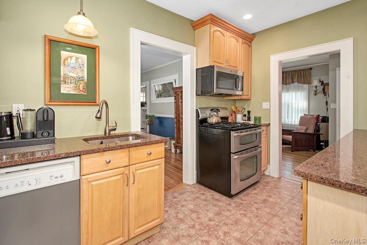 72 Ogden Avenue, White Plains, NY 10605