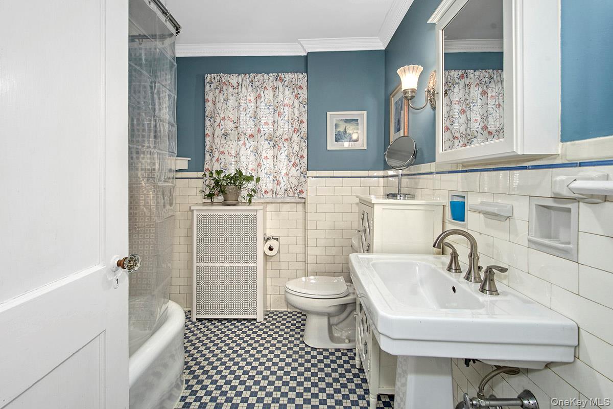 72 Ogden Avenue, White Plains, NY 10605