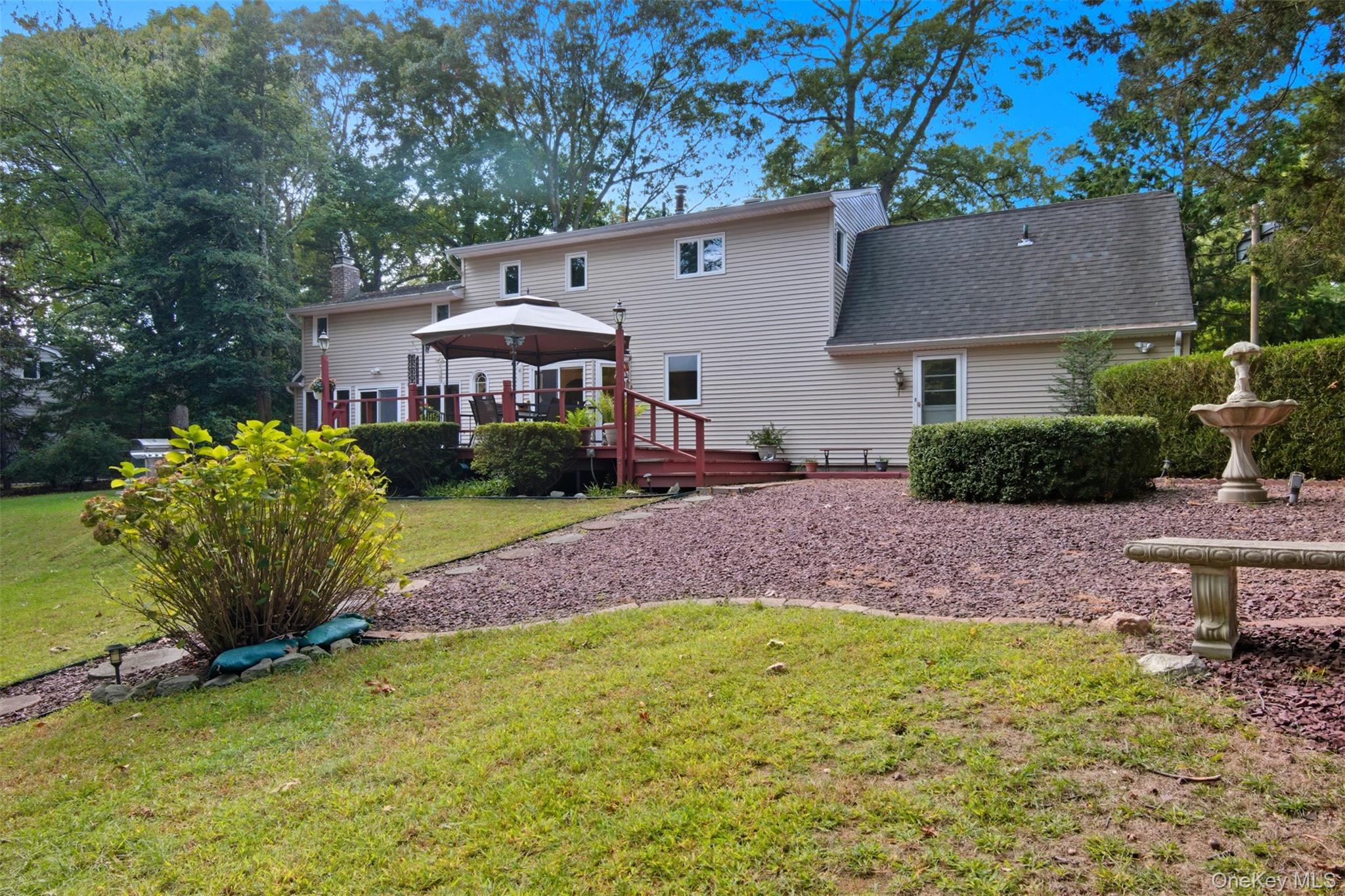 8 Tanager Lane, Northport, NY 11768