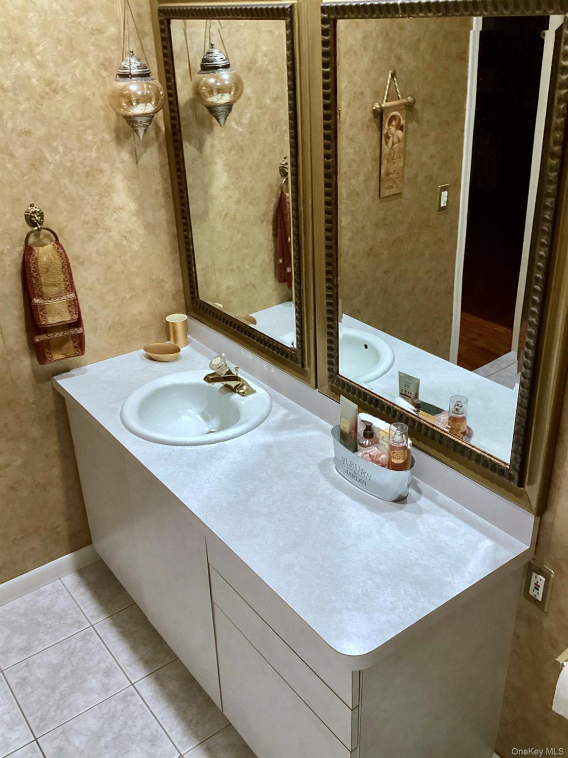 8 Tanager Lane, Northport, NY 11768