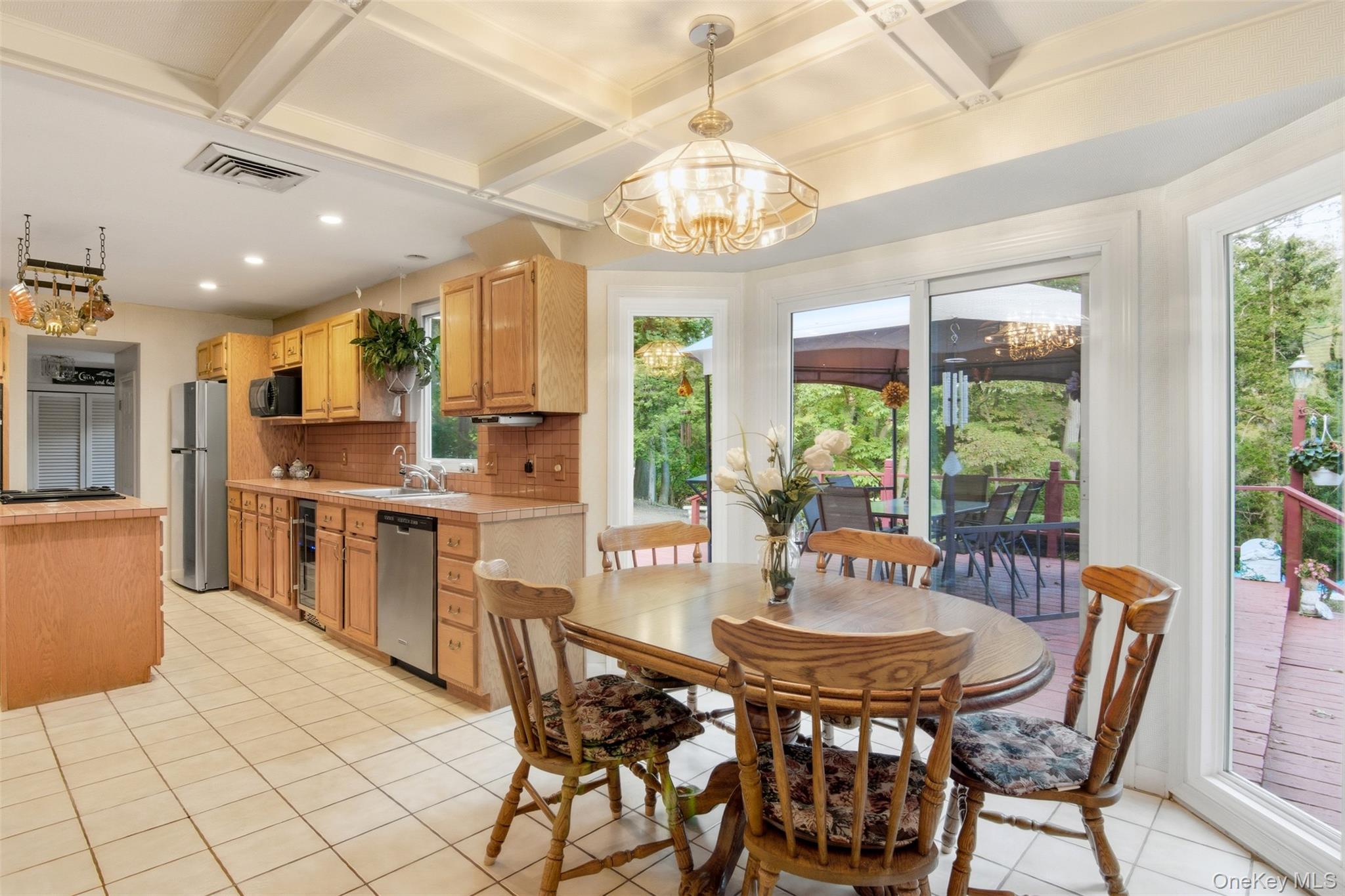 8 Tanager Lane, Northport, NY 11768