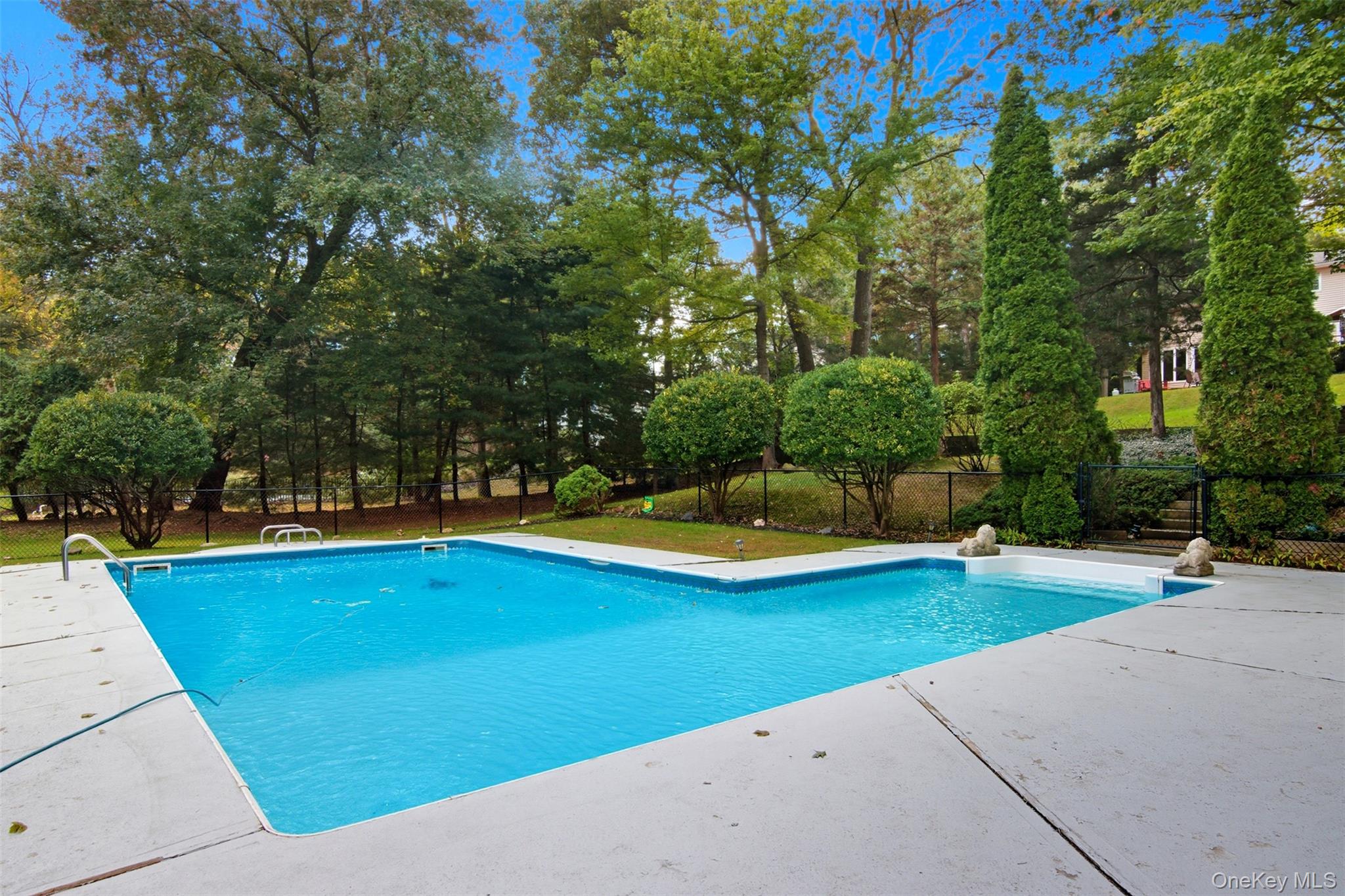 8 Tanager Lane, Northport, NY 11768