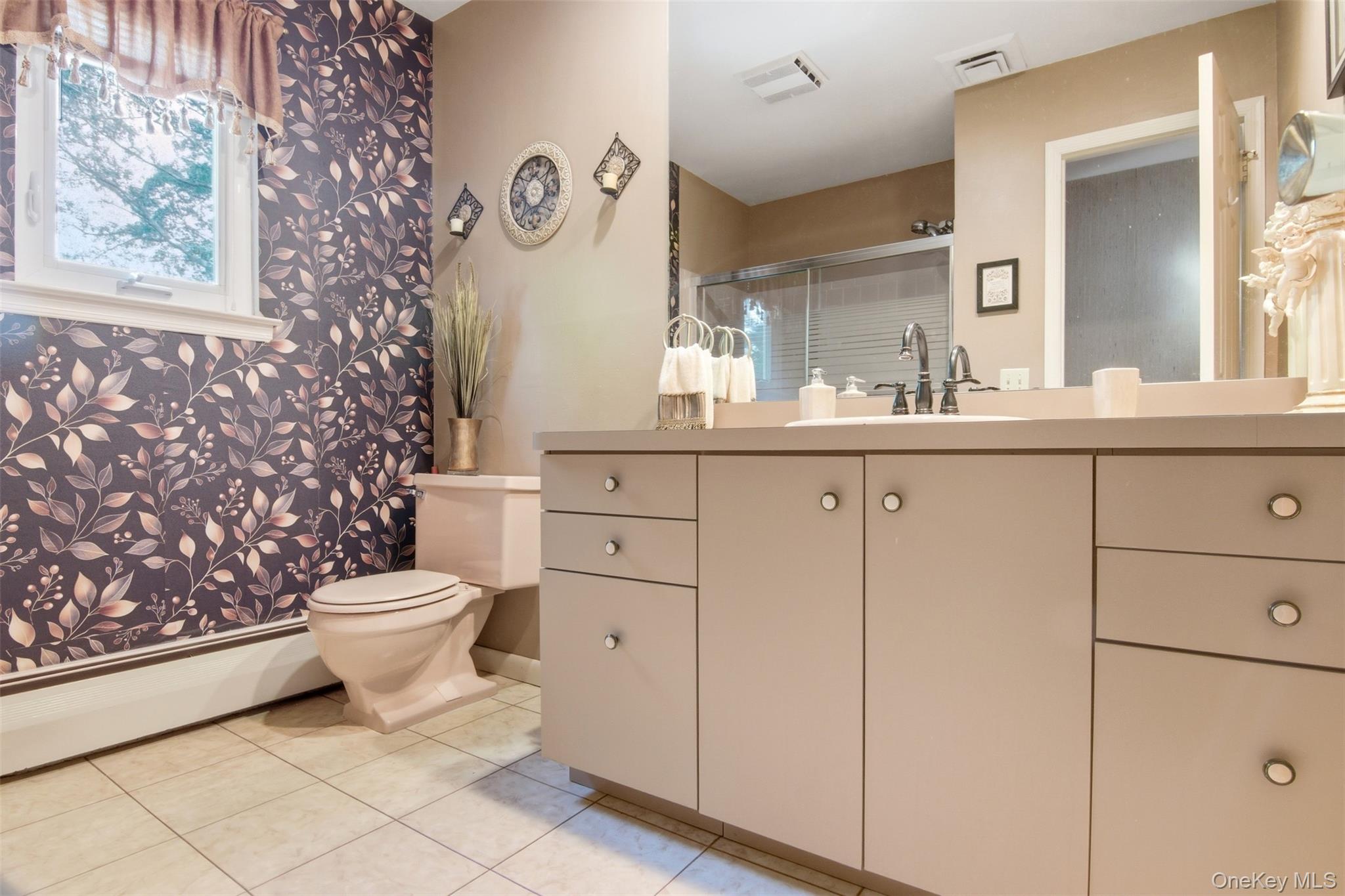 8 Tanager Lane, Northport, NY 11768