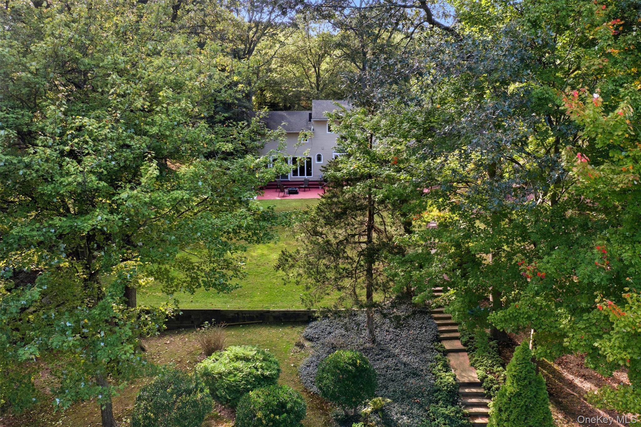 8 Tanager Lane, Northport, NY 11768