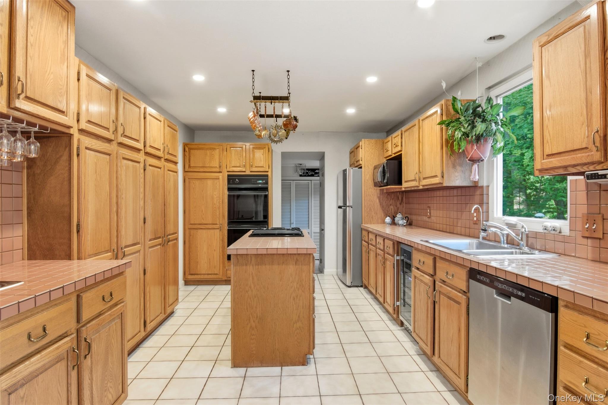 8 Tanager Lane, Northport, NY 11768