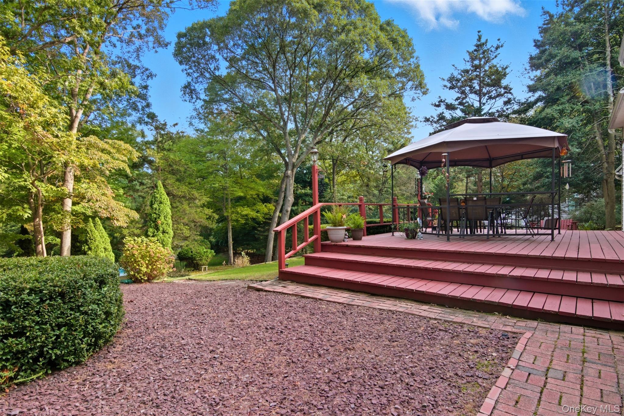 8 Tanager Lane, Northport, NY 11768