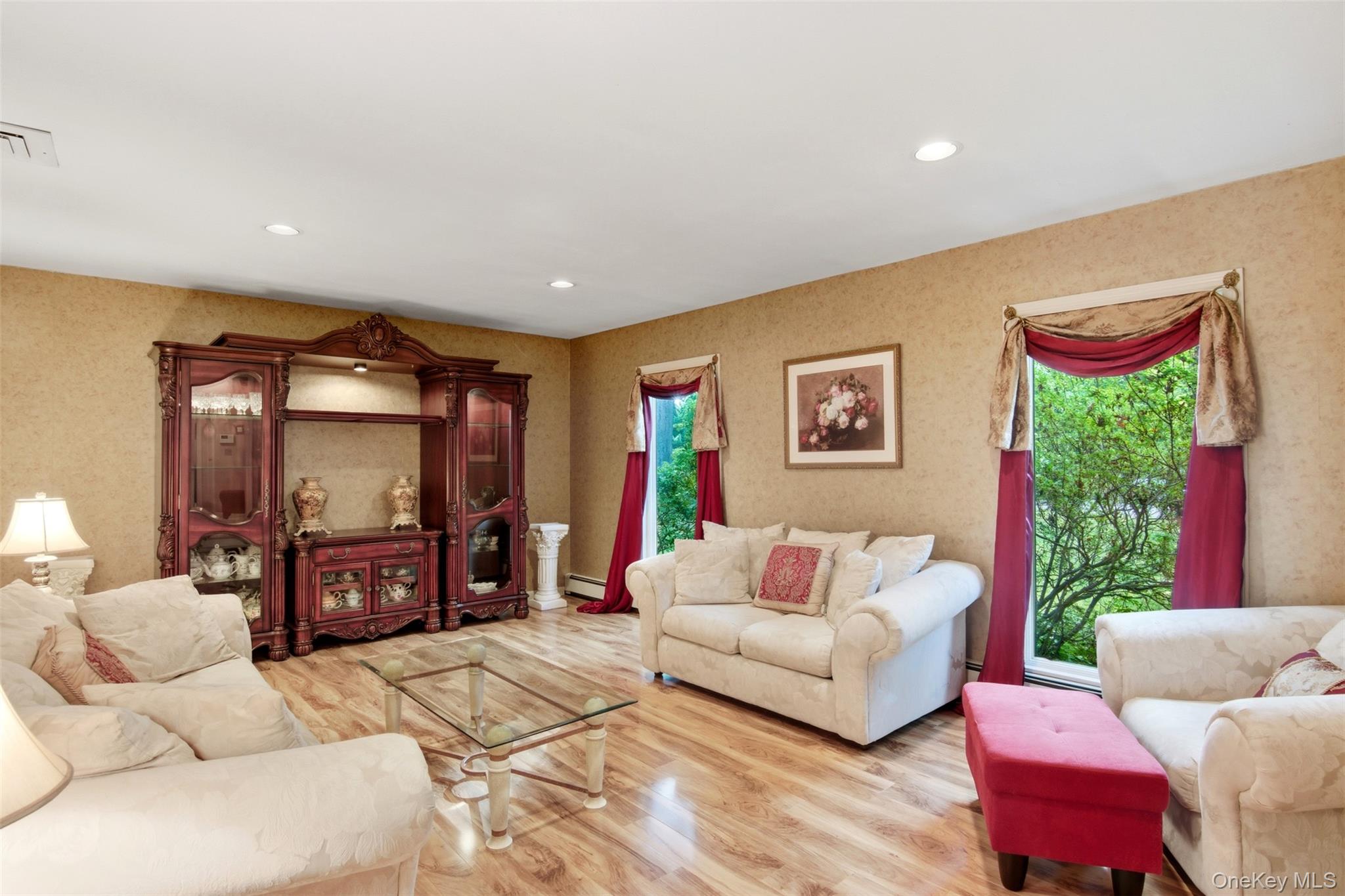 8 Tanager Lane, Northport, NY 11768