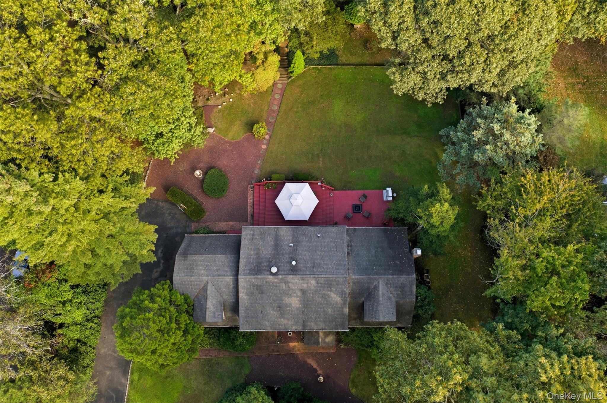 8 Tanager Lane, Northport, NY 11768