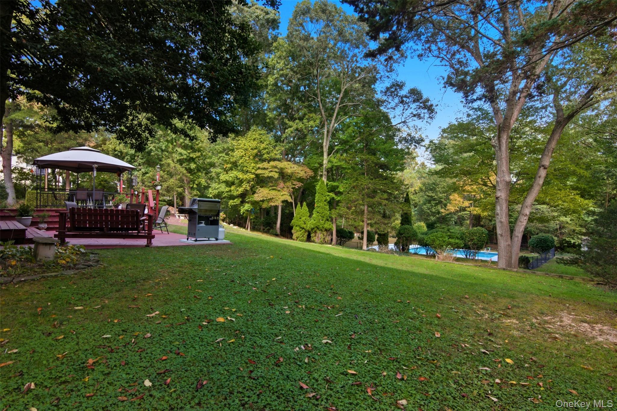 8 Tanager Lane, Northport, NY 11768