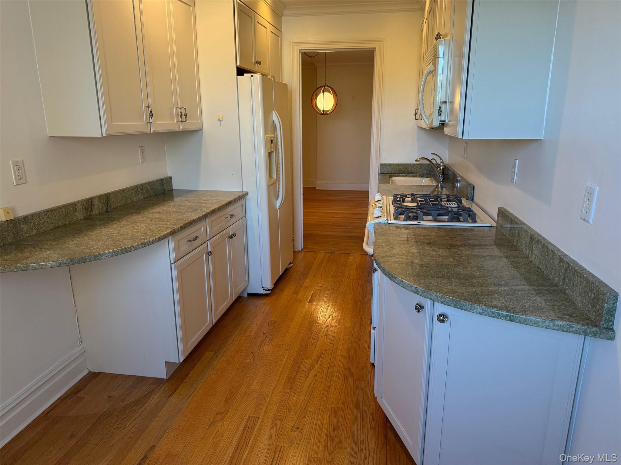 10 Nosband Avenue # 3A, White Plains, NY 10605