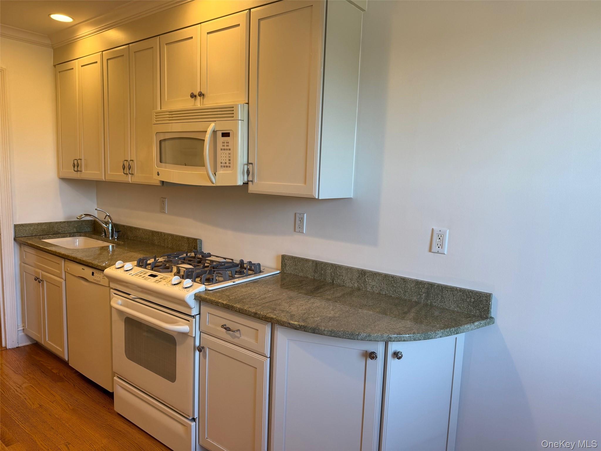 10 Nosband Avenue # 3A, White Plains, NY 10605