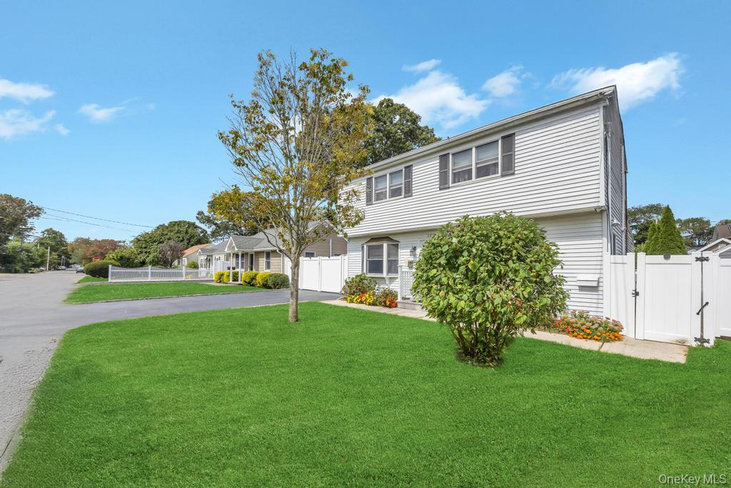 124 E 12th Street, Huntington Station, NY 11746