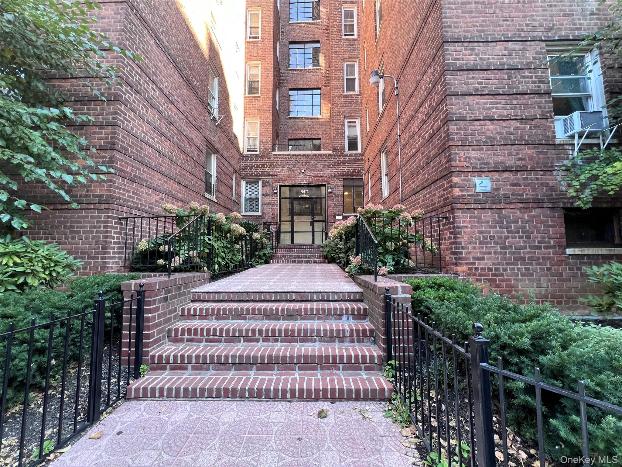 2080 Barnes Avenue # 5C, Bronx, NY 10462