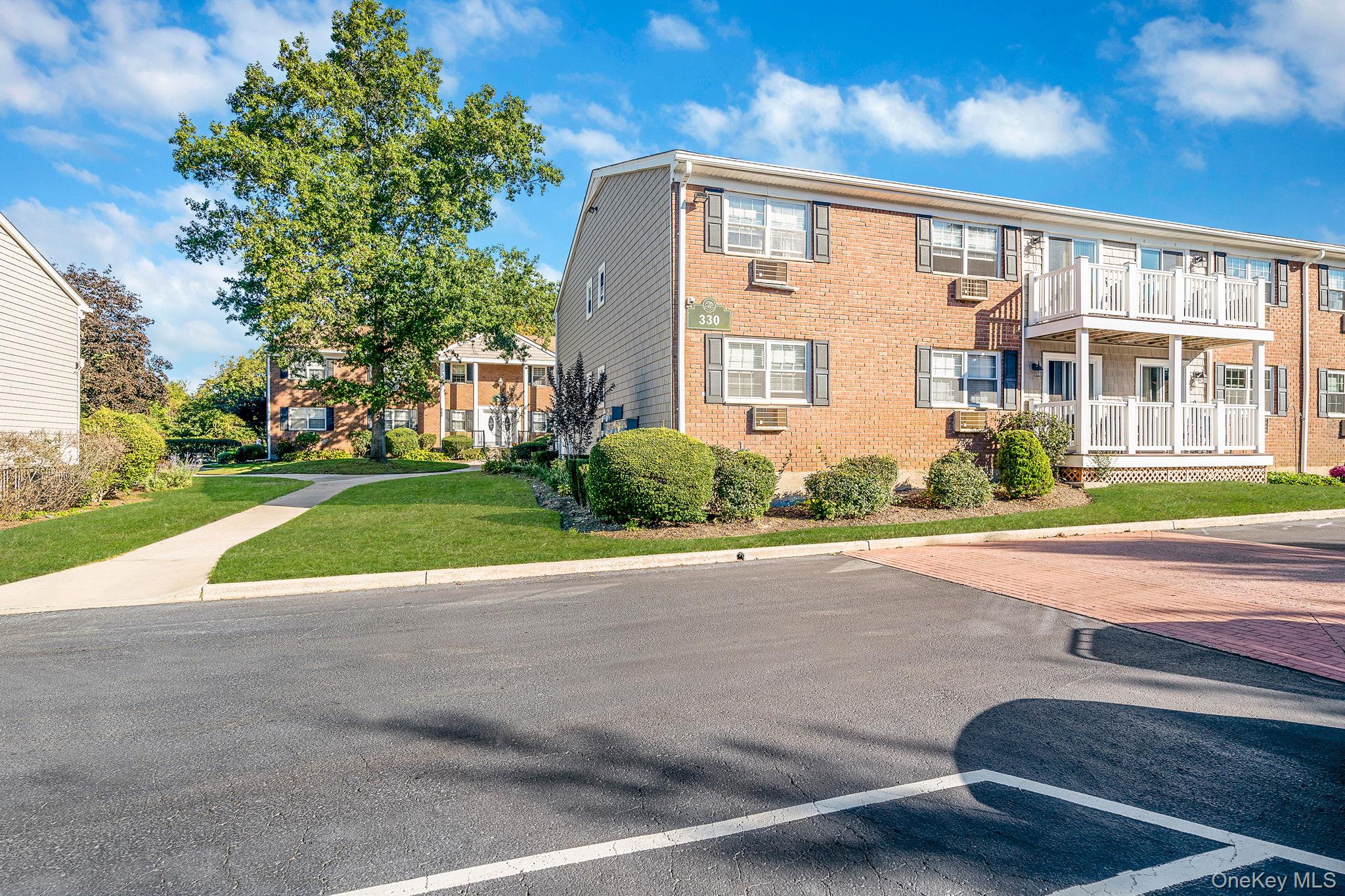 330 Lakeland Avenue # 2H, Sayville, NY 11782