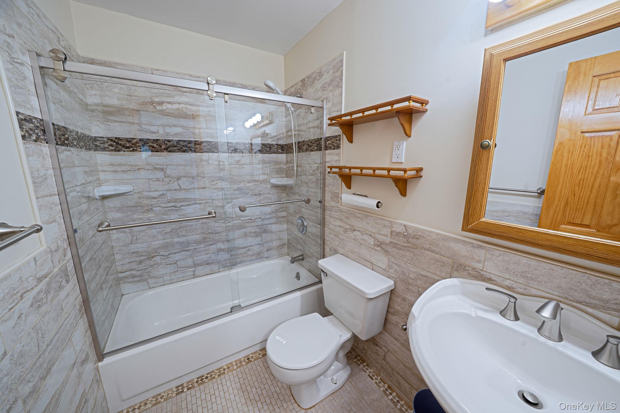 330 Lakeland Avenue # 2H, Sayville, NY 11782